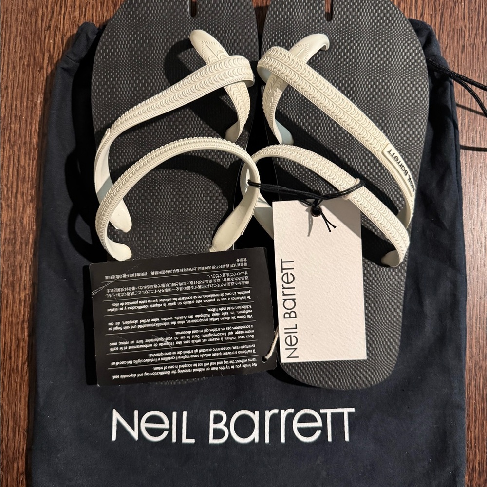 Rare! Neil Barrett Split Toe, Brand New Flip Flops w/storage bag